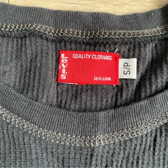 Vintage Levi’s long sleeve shirt waffle knit Y2K style fitted long sleeve - Picture 4 of 6
